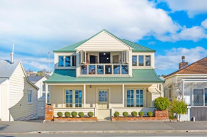 Beachfront Villa, Napier